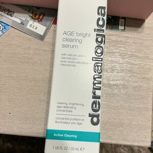 Dermalogica Age Bright Clearing Serum - White and Teal